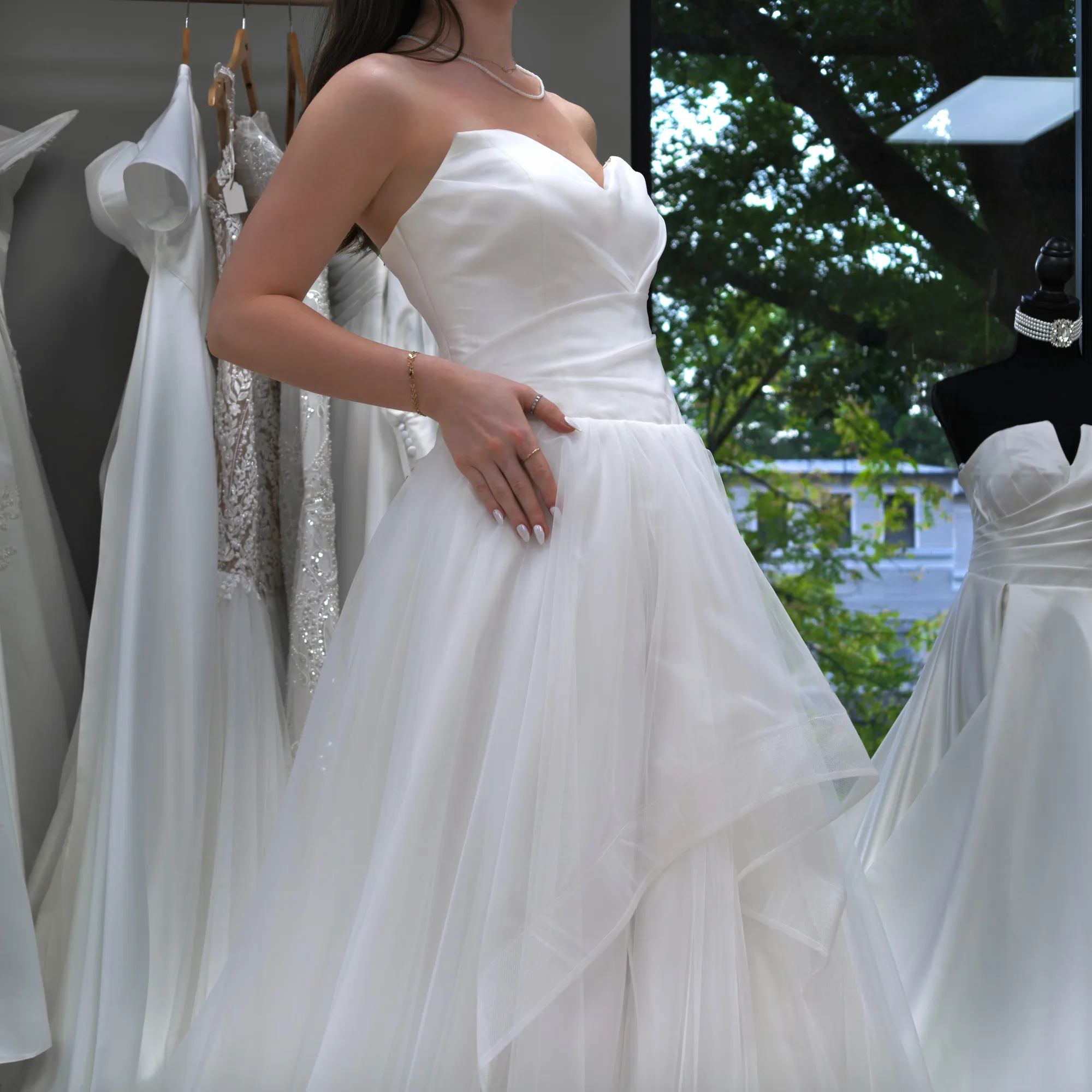 Isla wedding dress – close-up of sweetheart bodice and layered tulle skirt